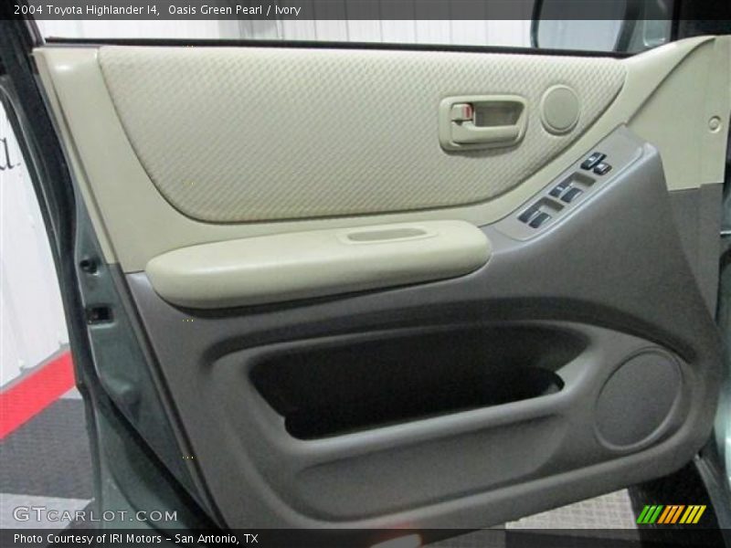 Oasis Green Pearl / Ivory 2004 Toyota Highlander I4