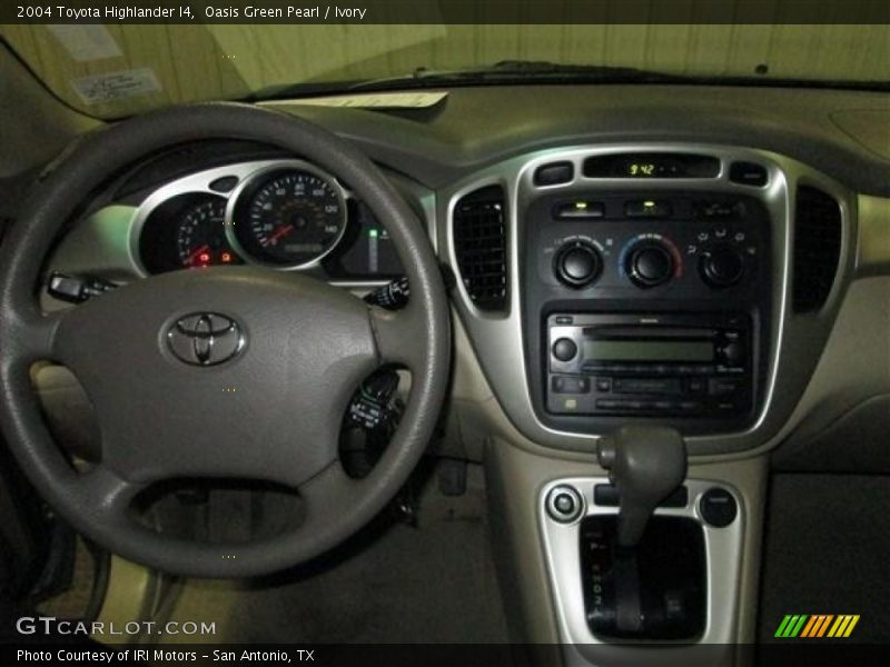 Oasis Green Pearl / Ivory 2004 Toyota Highlander I4