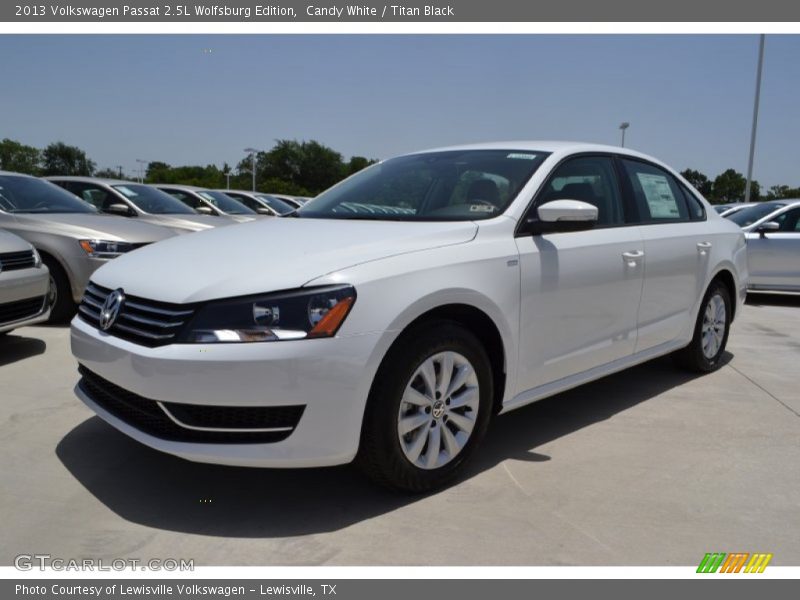 Candy White / Titan Black 2013 Volkswagen Passat 2.5L Wolfsburg Edition