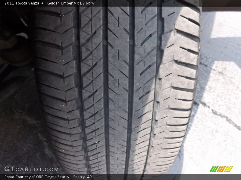 Golden Umber Mica / Ivory 2011 Toyota Venza I4