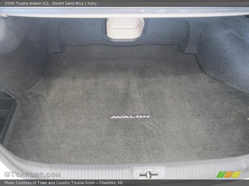  2006 Avalon XLS Trunk