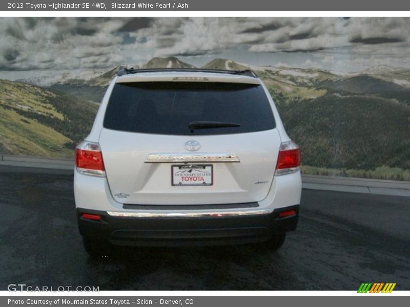 Blizzard White Pearl / Ash 2013 Toyota Highlander SE 4WD