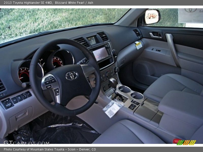 Blizzard White Pearl / Ash 2013 Toyota Highlander SE 4WD