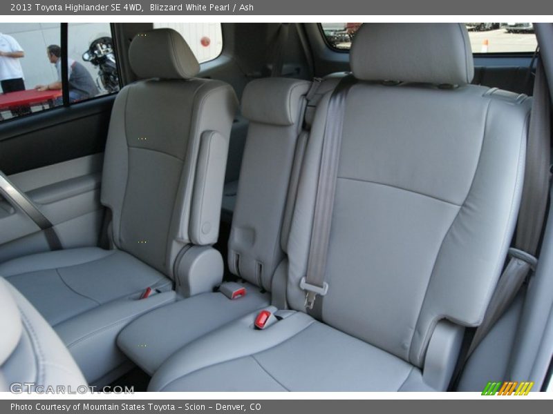 Blizzard White Pearl / Ash 2013 Toyota Highlander SE 4WD