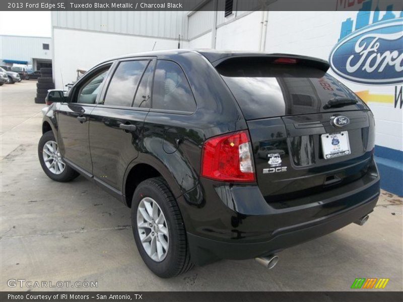 Tuxedo Black Metallic / Charcoal Black 2013 Ford Edge SE
