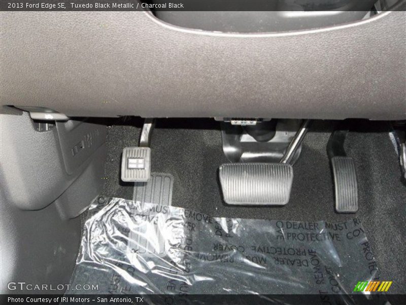 Tuxedo Black Metallic / Charcoal Black 2013 Ford Edge SE