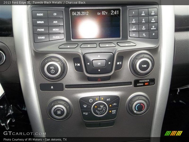 Tuxedo Black Metallic / Charcoal Black 2013 Ford Edge SE