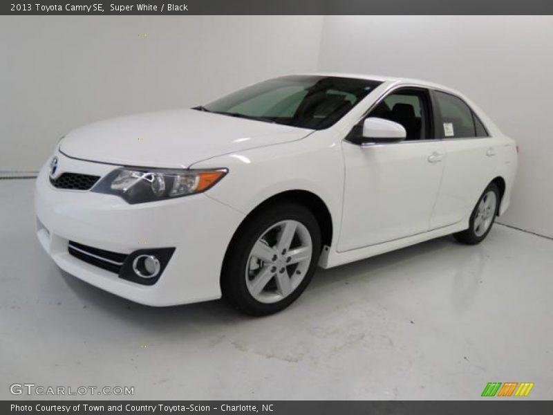 Super White / Black 2013 Toyota Camry SE