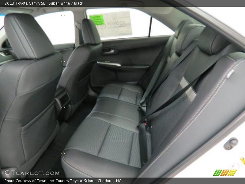 Super White / Black 2013 Toyota Camry SE