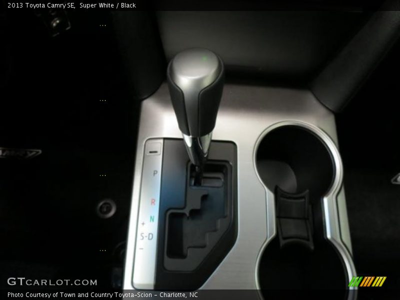 Super White / Black 2013 Toyota Camry SE