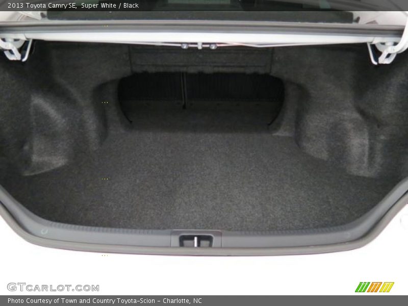 Super White / Black 2013 Toyota Camry SE