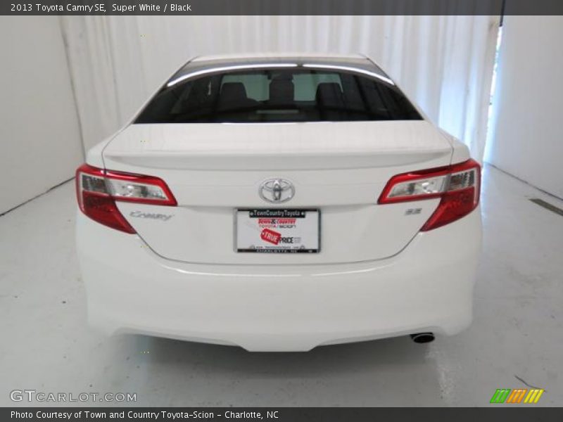 Super White / Black 2013 Toyota Camry SE