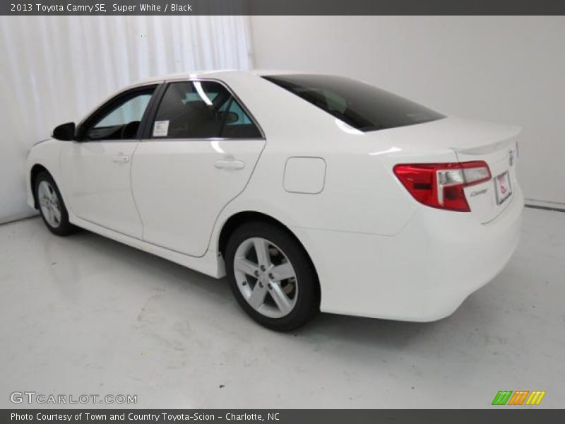 Super White / Black 2013 Toyota Camry SE