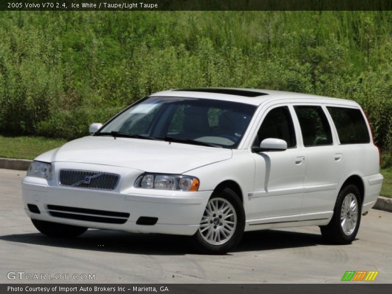 Ice White / Taupe/Light Taupe 2005 Volvo V70 2.4