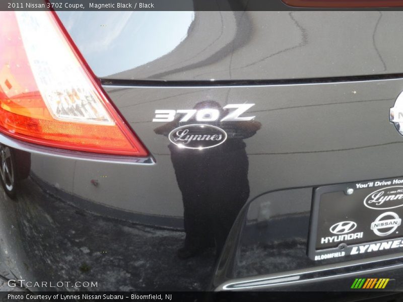 Magnetic Black / Black 2011 Nissan 370Z Coupe