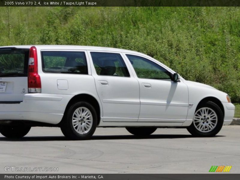 Ice White / Taupe/Light Taupe 2005 Volvo V70 2.4