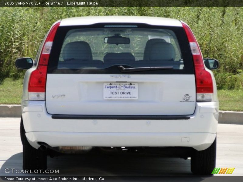 Ice White / Taupe/Light Taupe 2005 Volvo V70 2.4