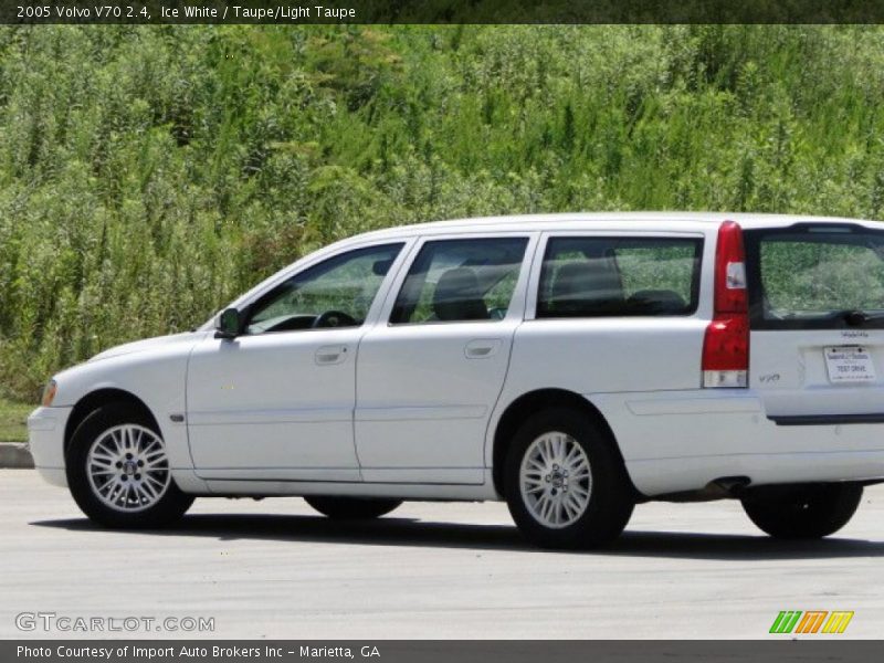 Ice White / Taupe/Light Taupe 2005 Volvo V70 2.4