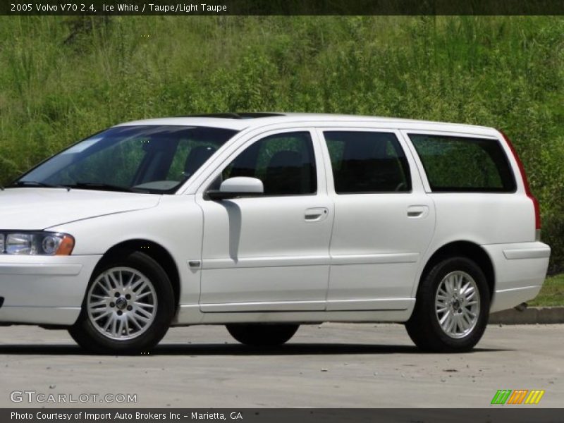 Ice White / Taupe/Light Taupe 2005 Volvo V70 2.4