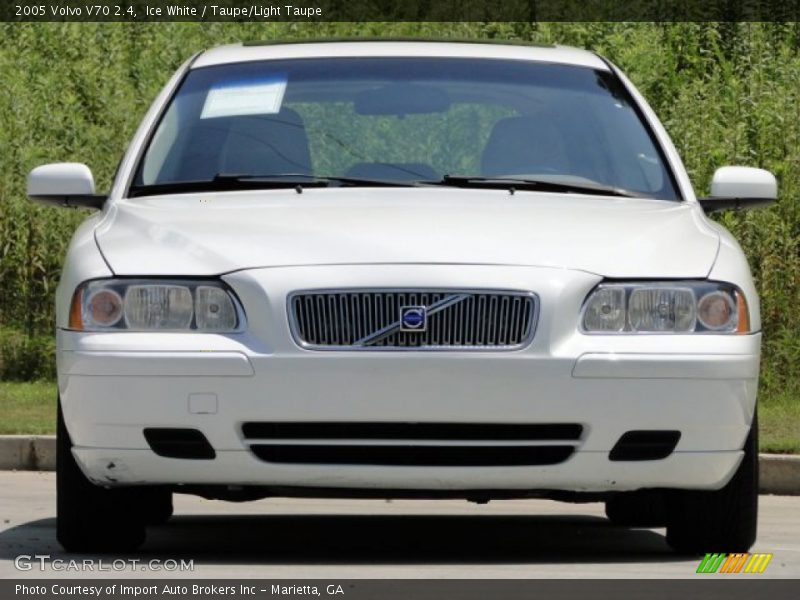 Ice White / Taupe/Light Taupe 2005 Volvo V70 2.4