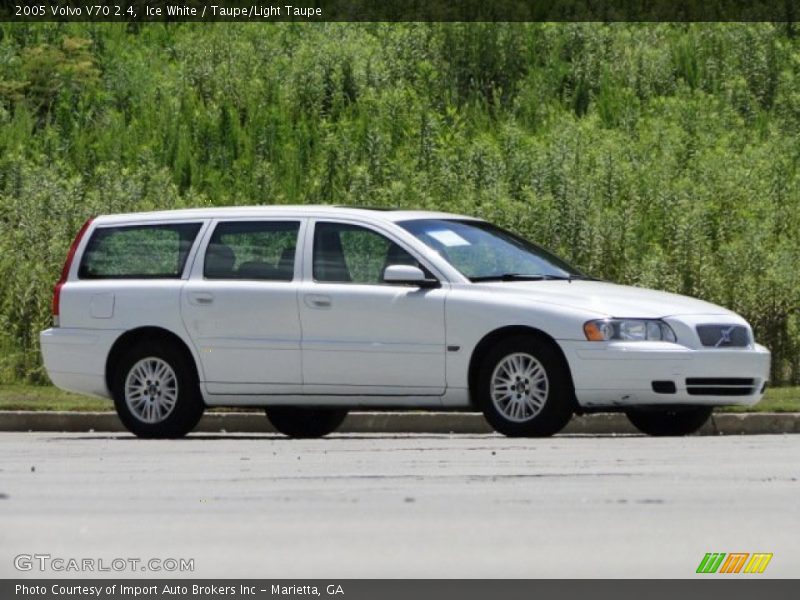 Ice White / Taupe/Light Taupe 2005 Volvo V70 2.4