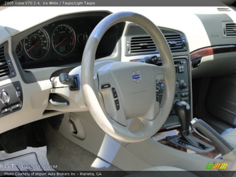 Ice White / Taupe/Light Taupe 2005 Volvo V70 2.4