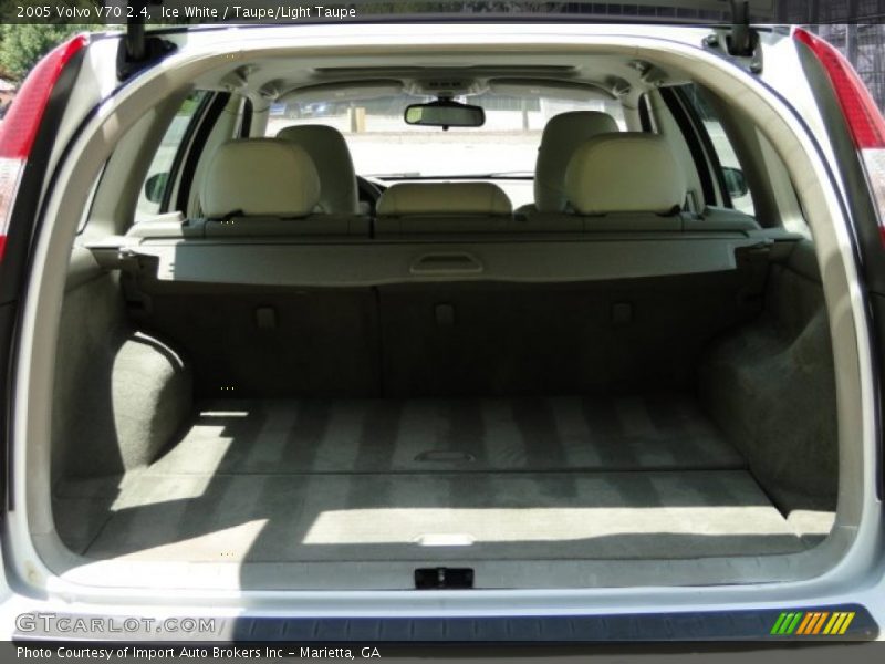 Ice White / Taupe/Light Taupe 2005 Volvo V70 2.4