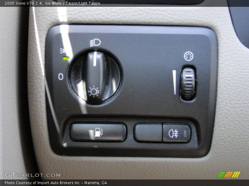 Ice White / Taupe/Light Taupe 2005 Volvo V70 2.4