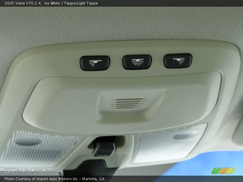 Ice White / Taupe/Light Taupe 2005 Volvo V70 2.4