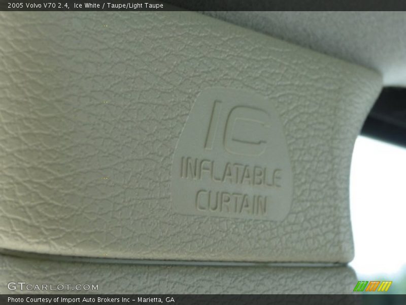 Ice White / Taupe/Light Taupe 2005 Volvo V70 2.4