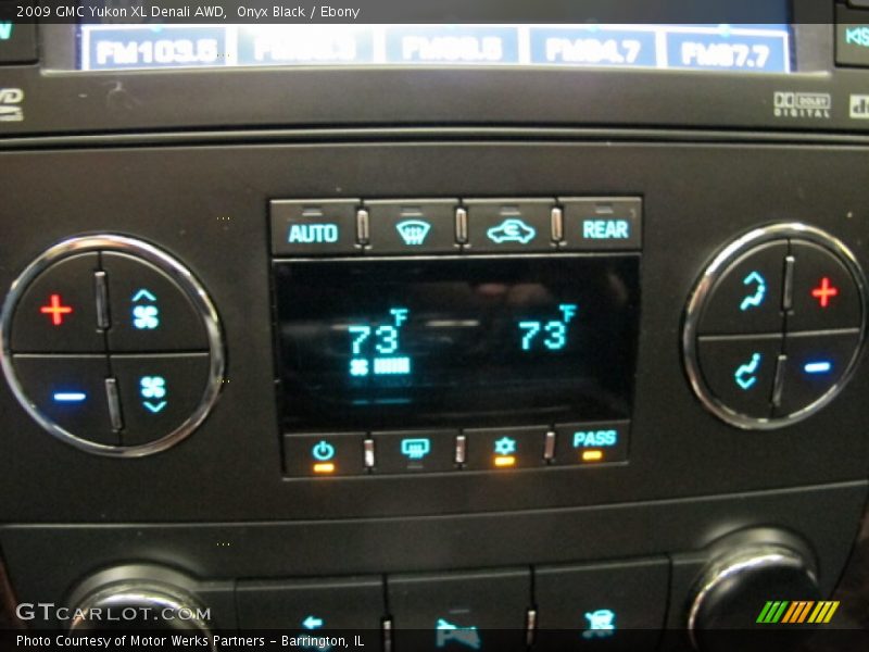 Onyx Black / Ebony 2009 GMC Yukon XL Denali AWD