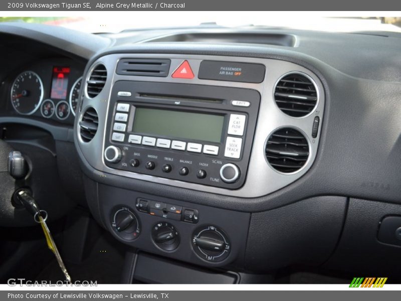 Alpine Grey Metallic / Charcoal 2009 Volkswagen Tiguan SE