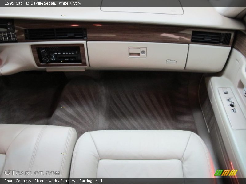 White / Ivory 1995 Cadillac DeVille Sedan