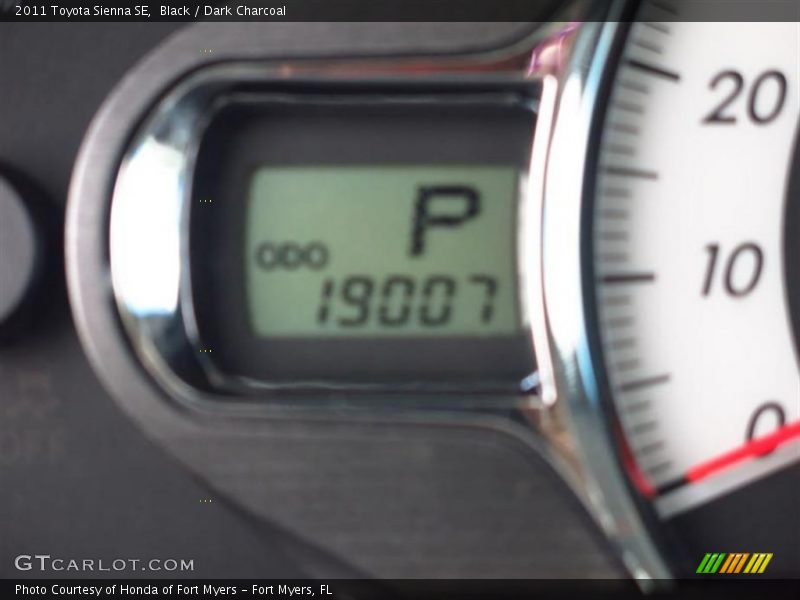 Black / Dark Charcoal 2011 Toyota Sienna SE