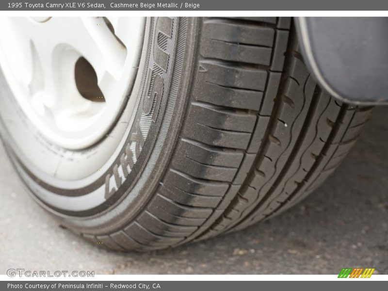 Cashmere Beige Metallic / Beige 1995 Toyota Camry XLE V6 Sedan