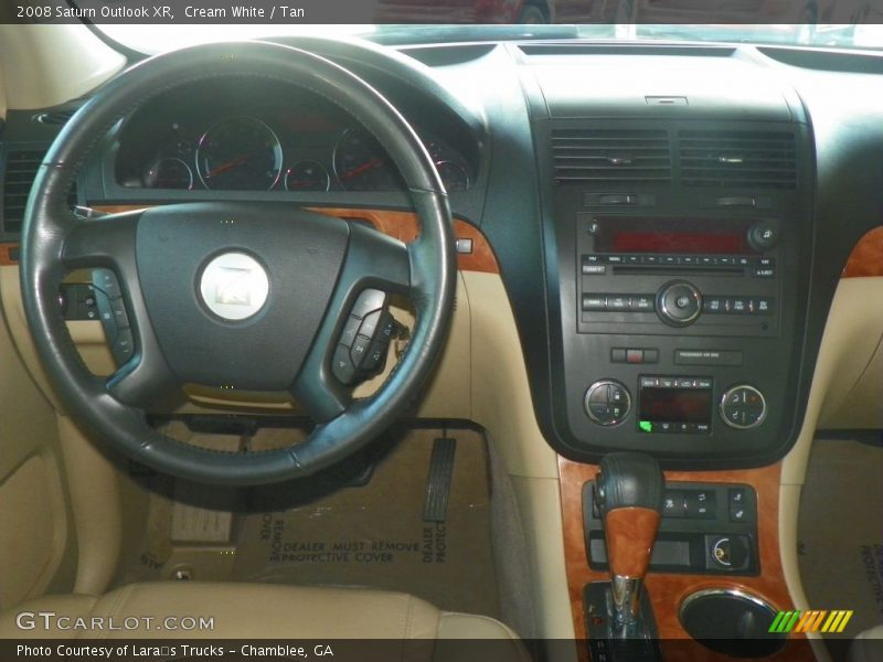 Cream White / Tan 2008 Saturn Outlook XR