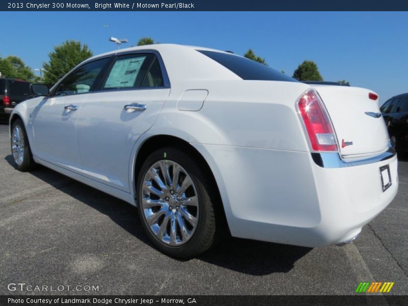 Bright White / Motown Pearl/Black 2013 Chrysler 300 Motown
