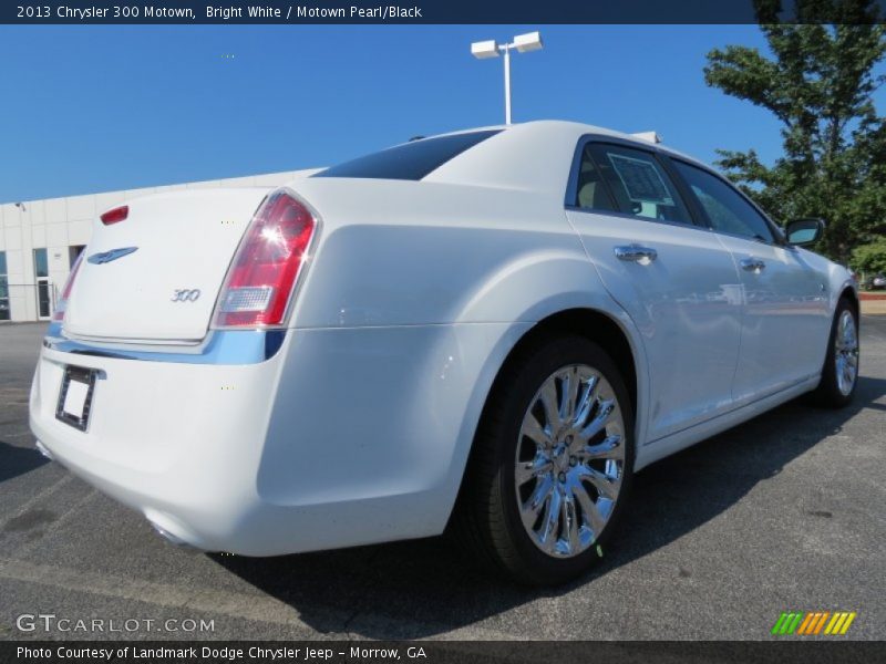 Bright White / Motown Pearl/Black 2013 Chrysler 300 Motown