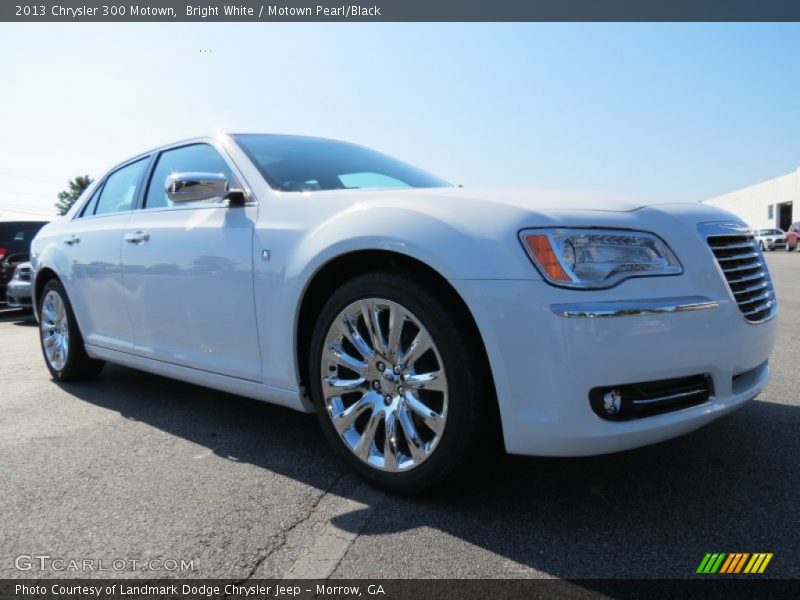 Bright White / Motown Pearl/Black 2013 Chrysler 300 Motown