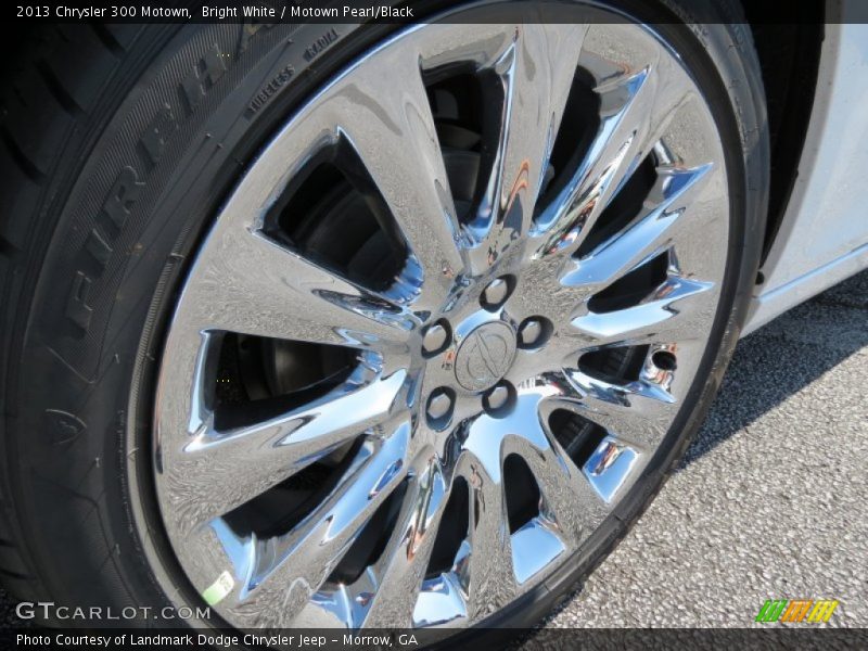 Bright White / Motown Pearl/Black 2013 Chrysler 300 Motown