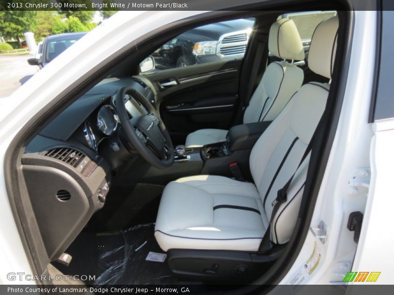 Bright White / Motown Pearl/Black 2013 Chrysler 300 Motown