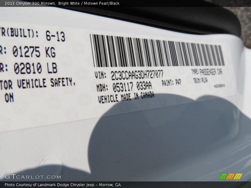 Bright White / Motown Pearl/Black 2013 Chrysler 300 Motown