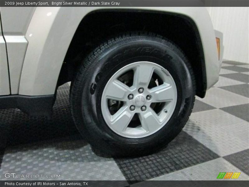 Bright Silver Metallic / Dark Slate Gray 2009 Jeep Liberty Sport