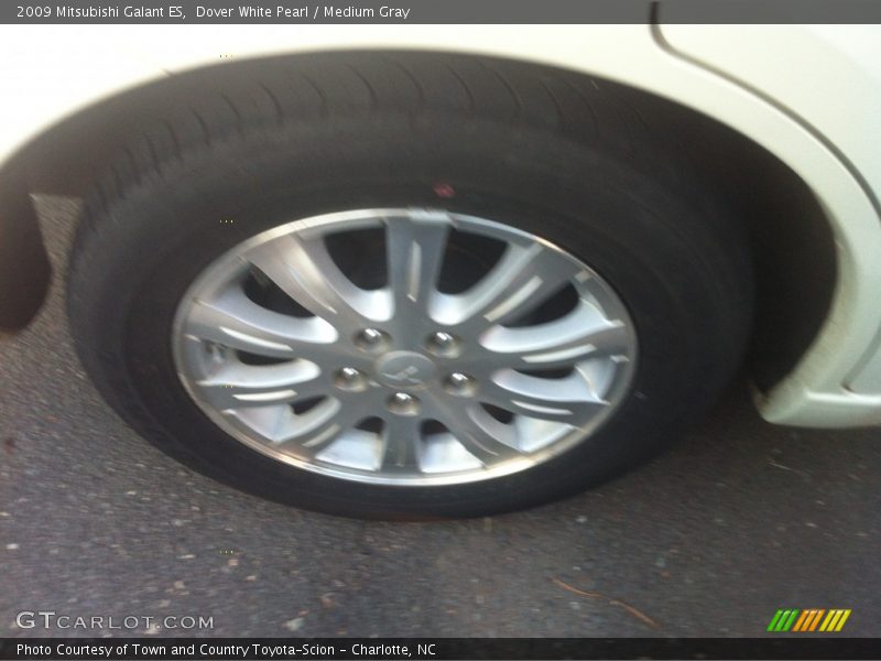 Dover White Pearl / Medium Gray 2009 Mitsubishi Galant ES
