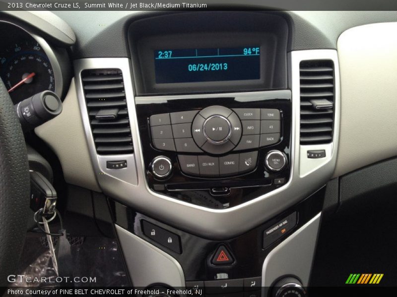 Summit White / Jet Black/Medium Titanium 2013 Chevrolet Cruze LS