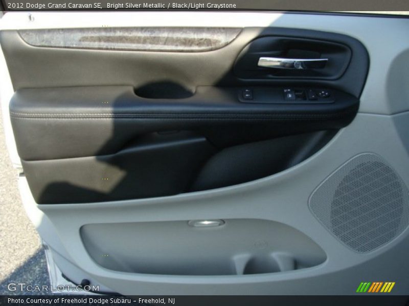 Bright Silver Metallic / Black/Light Graystone 2012 Dodge Grand Caravan SE