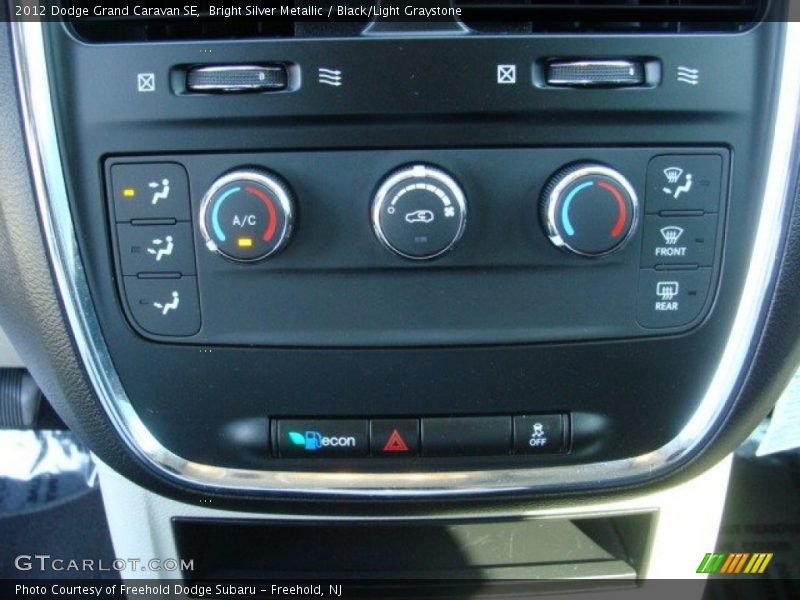 Bright Silver Metallic / Black/Light Graystone 2012 Dodge Grand Caravan SE