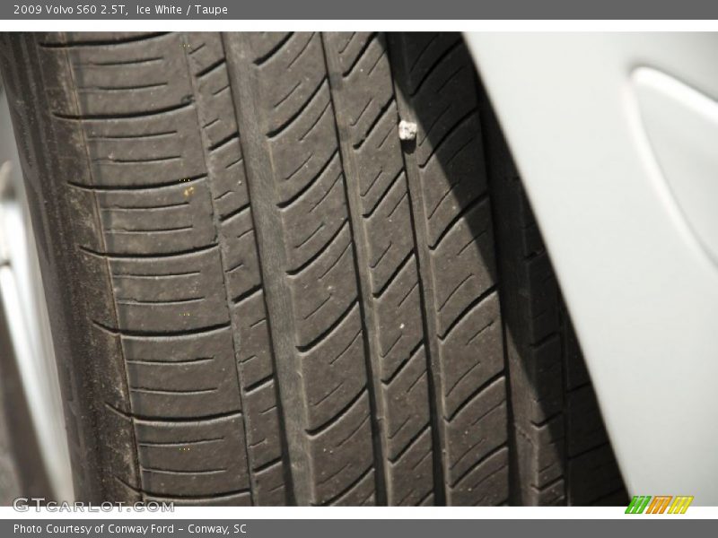 Ice White / Taupe 2009 Volvo S60 2.5T
