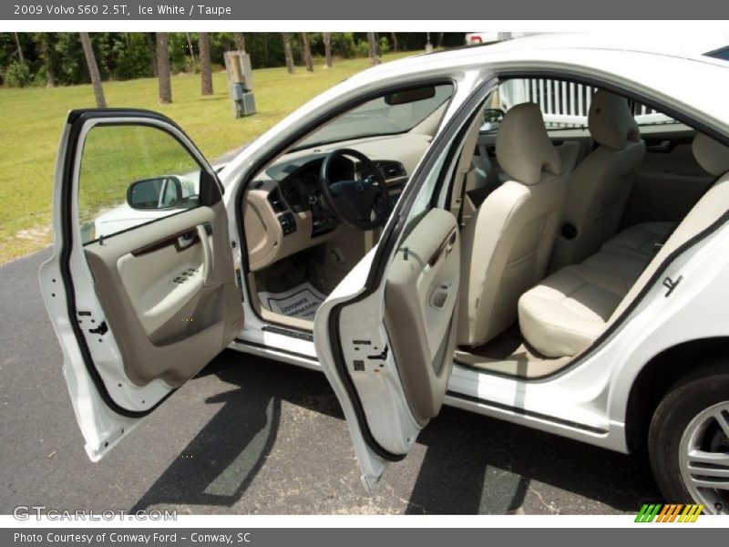 Ice White / Taupe 2009 Volvo S60 2.5T