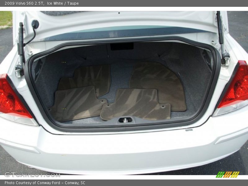 Ice White / Taupe 2009 Volvo S60 2.5T